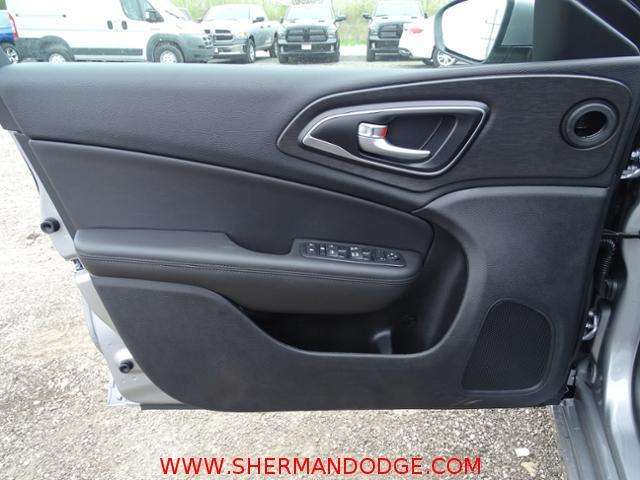 2017 Chrysler 200 Limited Platinum 4dr Sedan